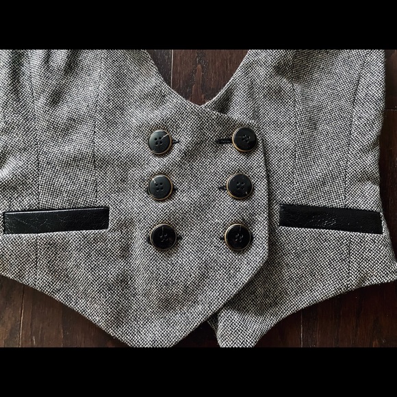 Express Wool Vest - Picture 2 of 6